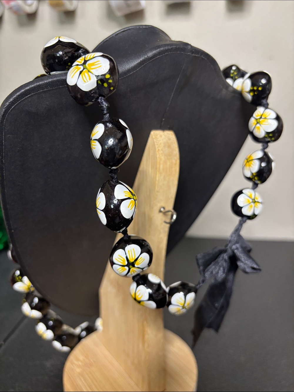 Handcrafted Hand Painted Coconut Black Floral Bead Necklace Hawaii - Picture 4 of 6